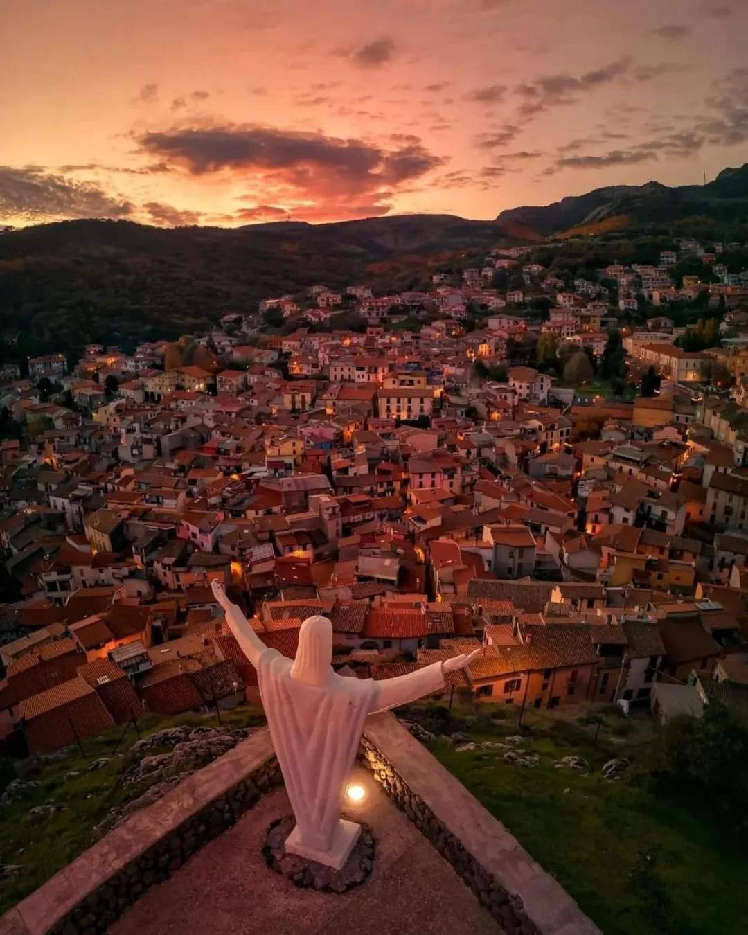 Sardinia Retreat Base Is Your 14Th Century Home With Expert Tips Santu Lussurgiu Zimmer foto