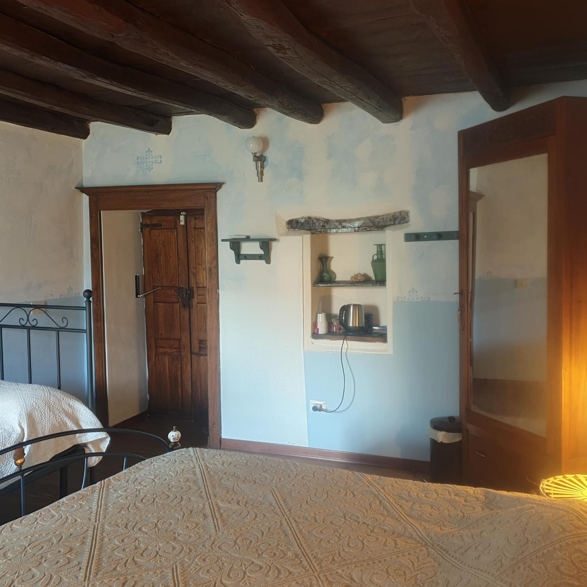 Sardinia Retreat Base Is Your 14Th Century Home With Expert Tips Santu Lussurgiu Zimmer foto